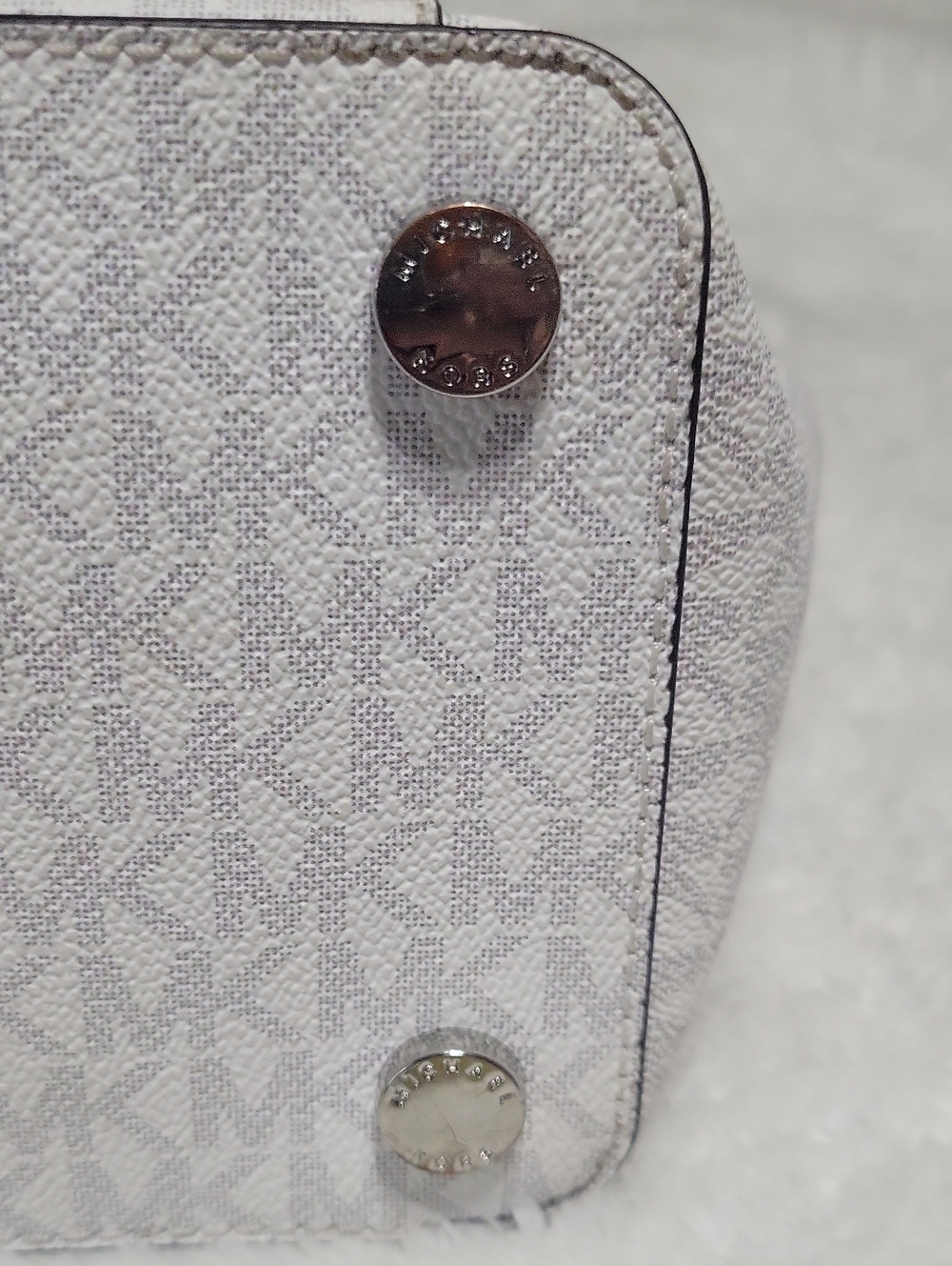 Michael Kors White and Light Gray Logo Tote ✨️✨️✨️EUC✨️✨️✨️ - Picture 15 of 16